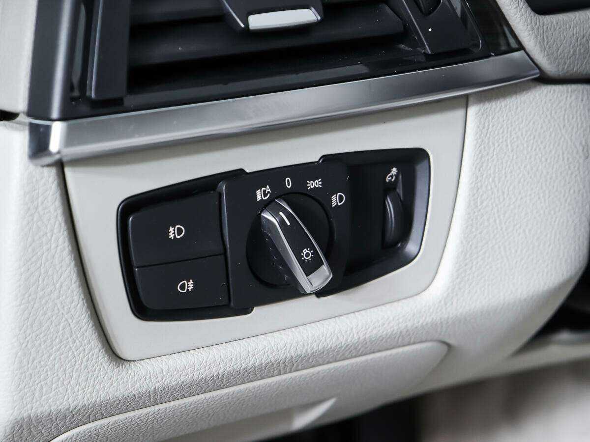 Купить BMW 3 серии 320i, 2012, 105 153 км, фото №15