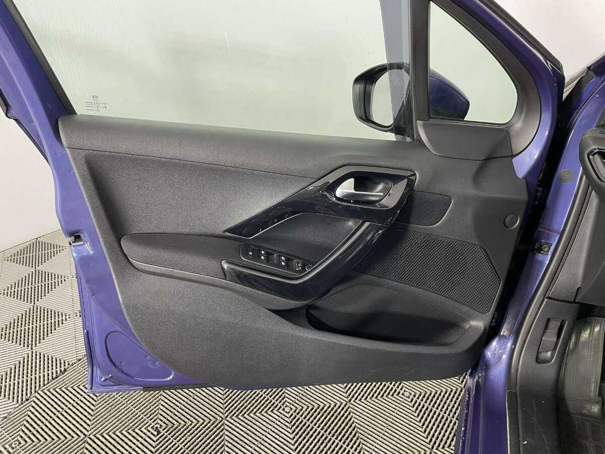 Купить Peugeot 208, 2014, 147 190 км, фото №8