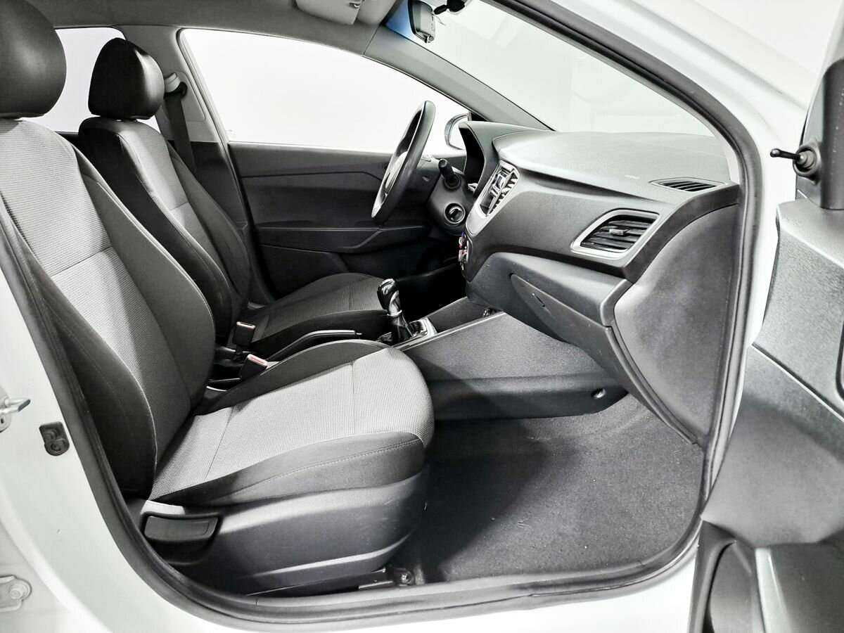 Купить Hyundai Solaris, 2017, 135 403 км, фото №9