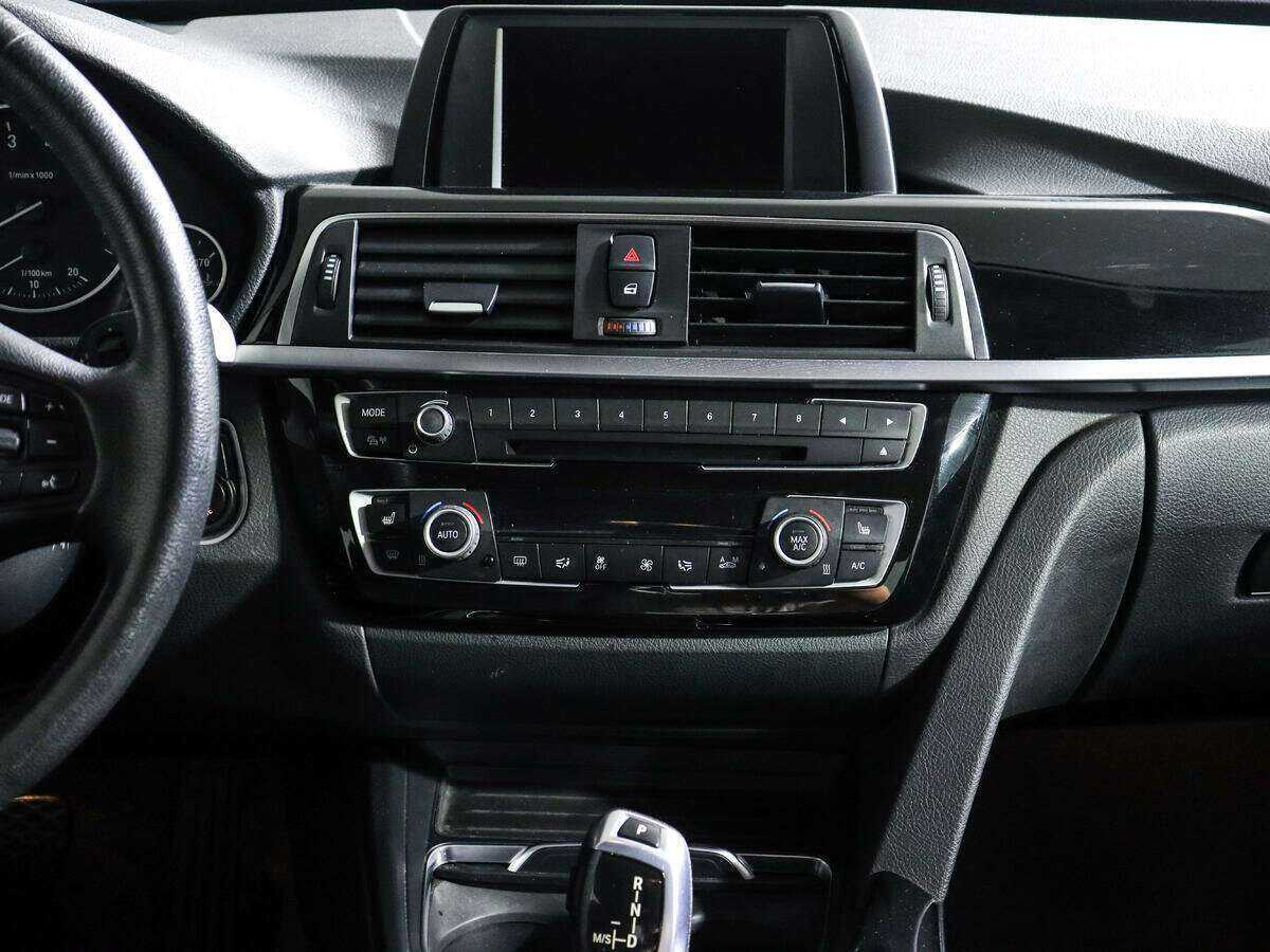 Купить BMW 3 серии 318i, 2017, 82 500 км, фото №9