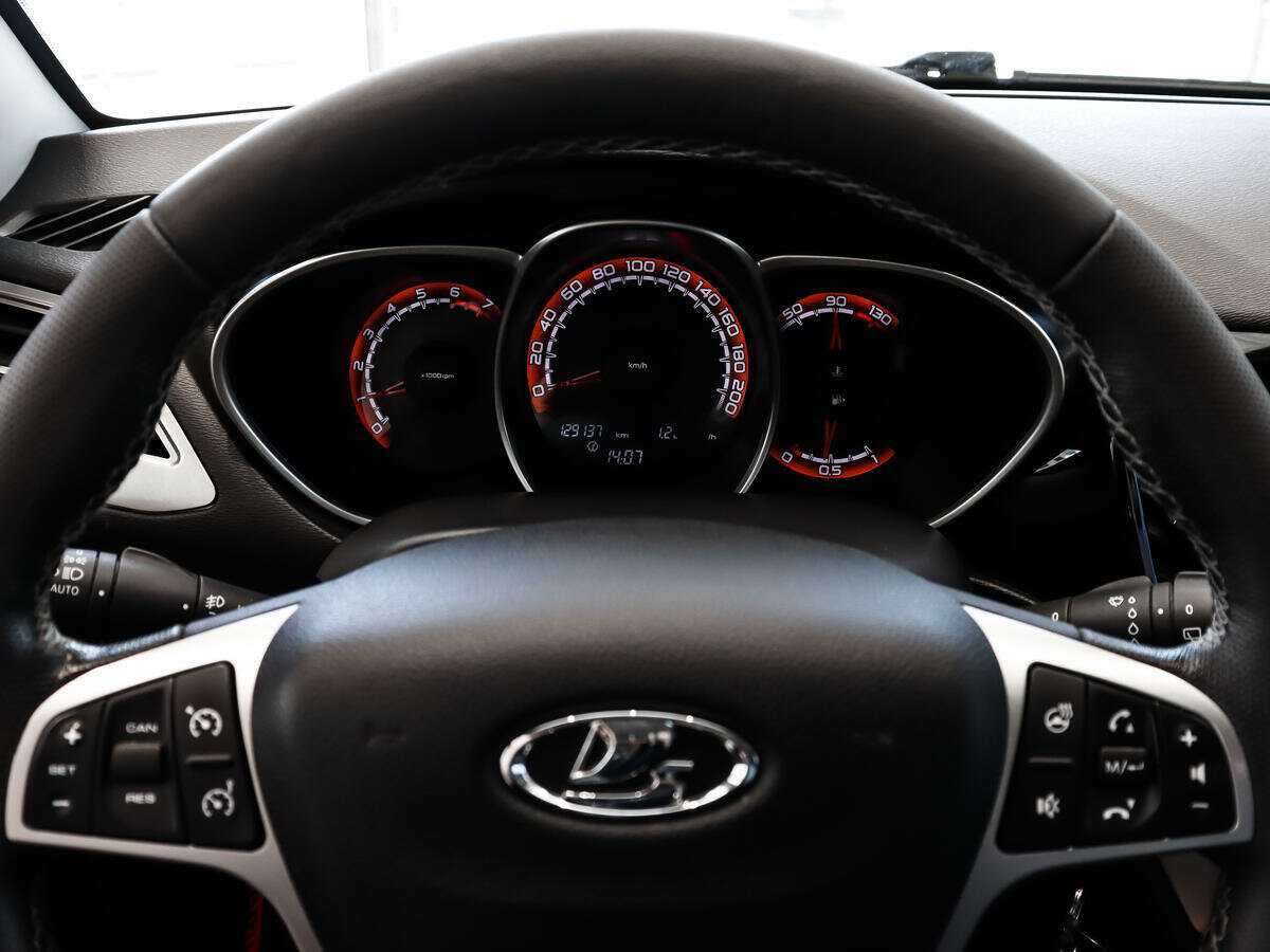 Купить Lada (ВАЗ) Vesta SW Cross, 2019, 129 135 км, фото №14