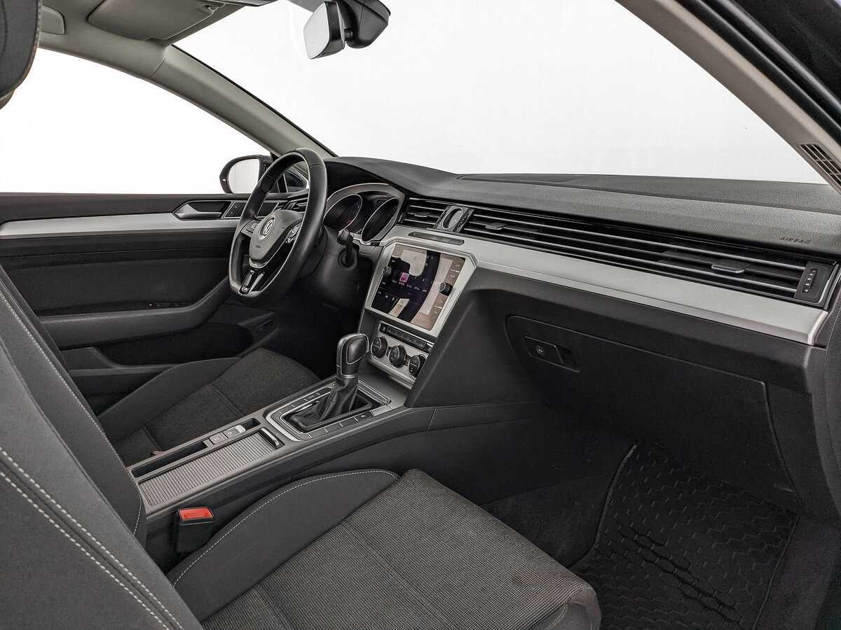 Купить Volkswagen Passat, 2018, 108 936 км, фото №9