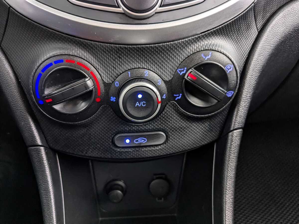 Купить Hyundai Solaris, 2014, 136 288 км, фото №17