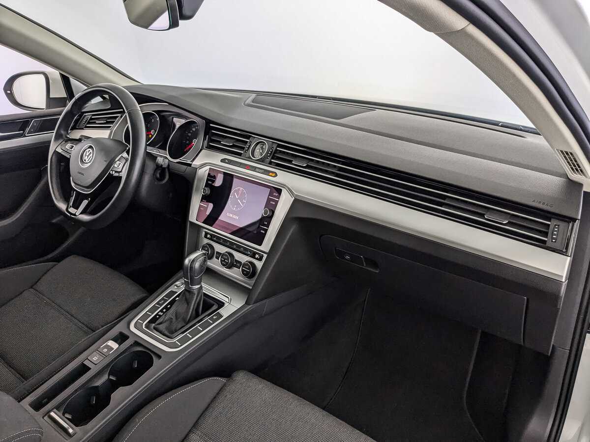 Купить Volkswagen Passat, 2019, 43 971 км, фото №11