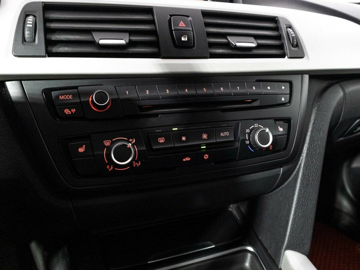 Купить BMW 3 серии 320i, 2012, 265 266 км, фото №17