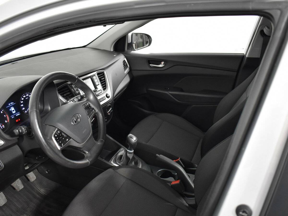 Купить Hyundai Solaris, 2017, 49 000 км, фото №9